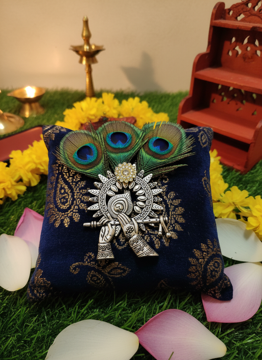 Single Radhe Krishna Brooch in devotional setting
